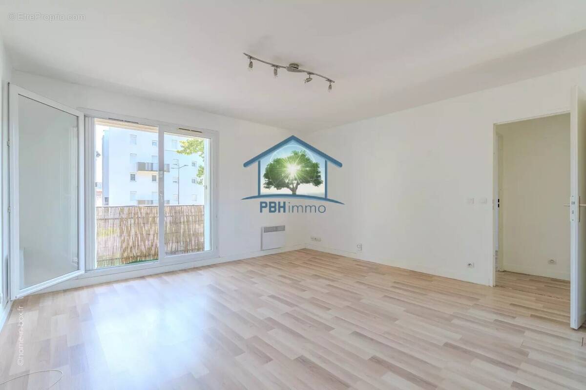 Appartement à SAVIGNY-LE-TEMPLE