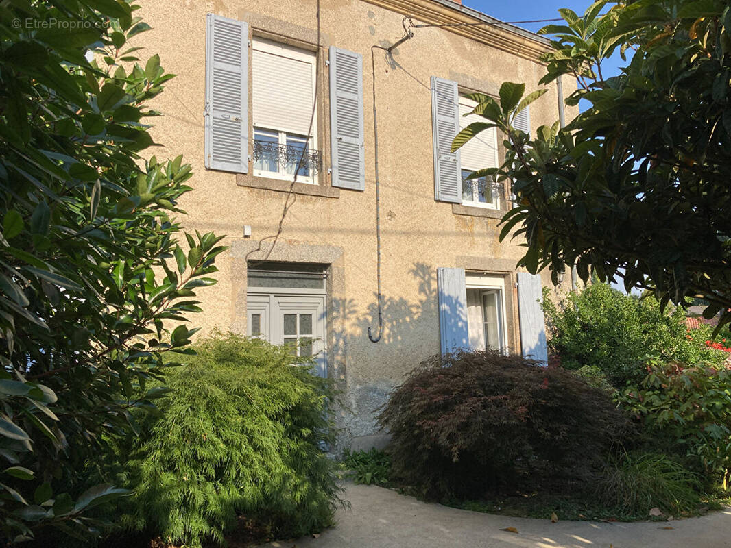 Maison à BREUIL-BARRET