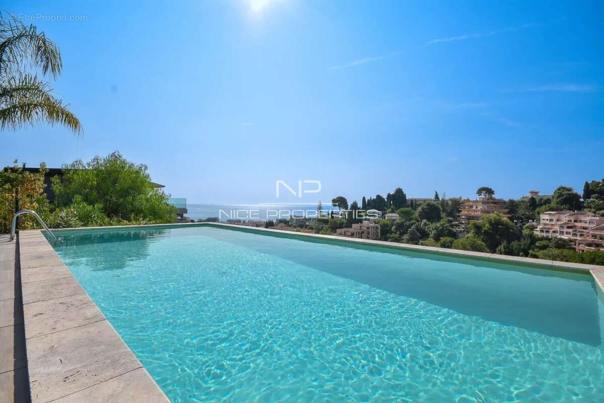 Appartement à ROQUEBRUNE-CAP-MARTIN