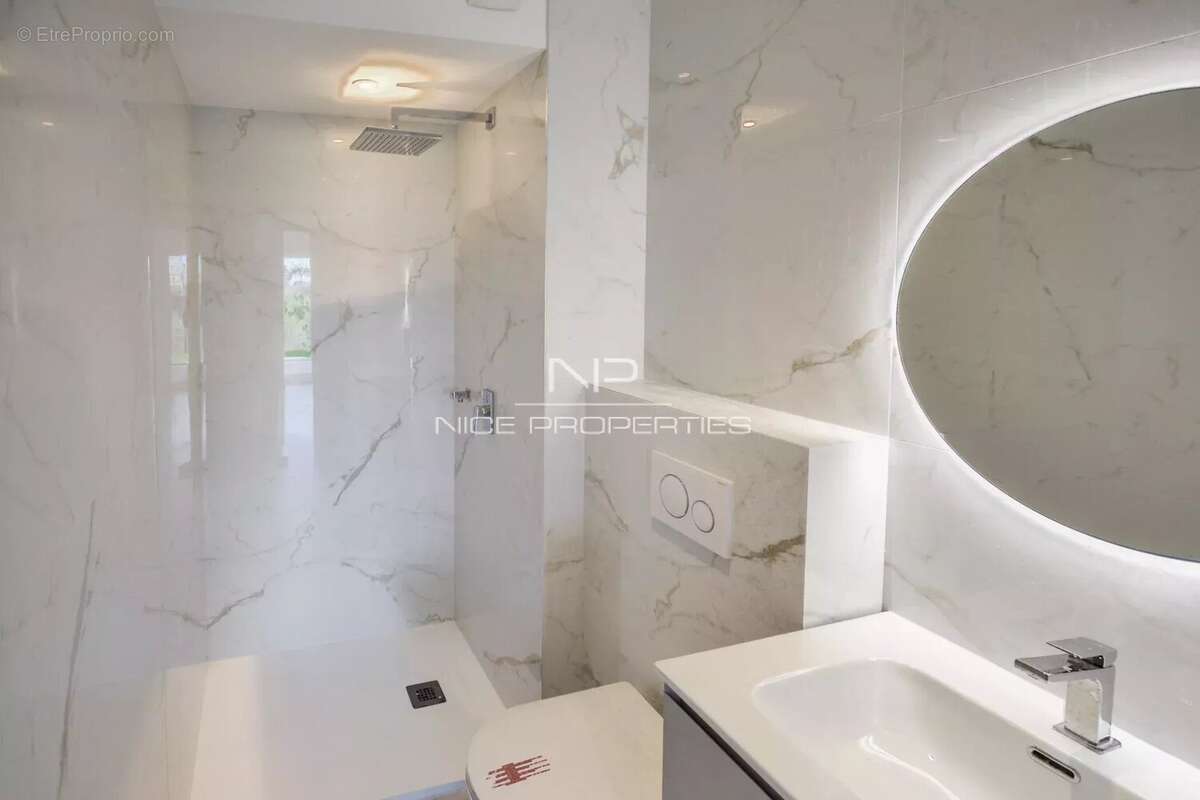 Appartement à ROQUEBRUNE-CAP-MARTIN