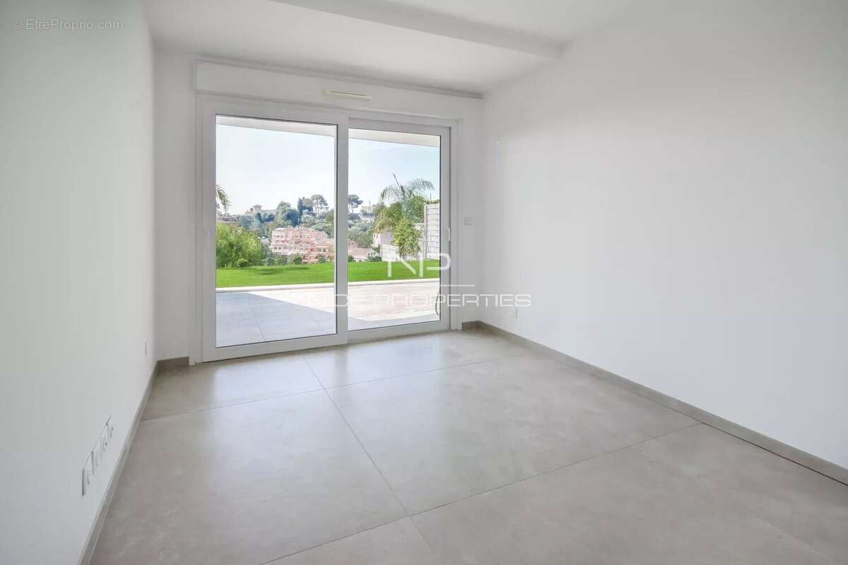 Appartement à ROQUEBRUNE-CAP-MARTIN