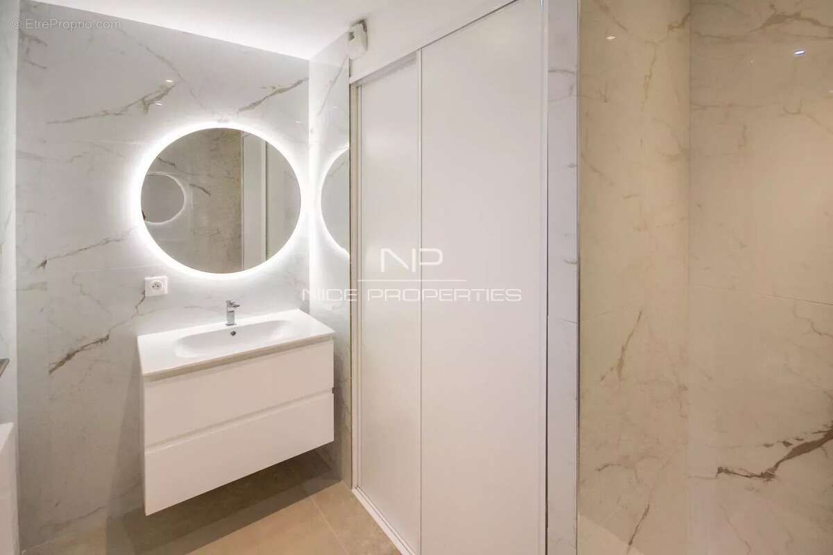 Appartement à ROQUEBRUNE-CAP-MARTIN