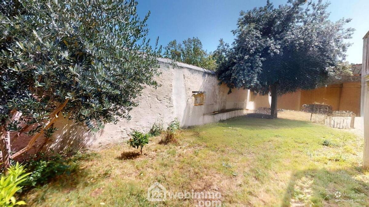 Terrain clos. - Maison à TALMONT-SAINT-HILAIRE