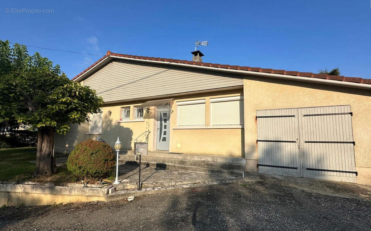 FACADE - Maison à CASTERA-VERDUZAN