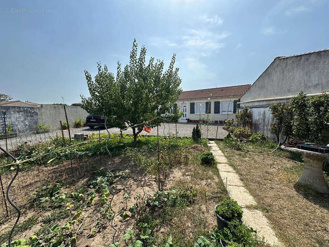 Maison à BOURCEFRANC-LE-CHAPUS