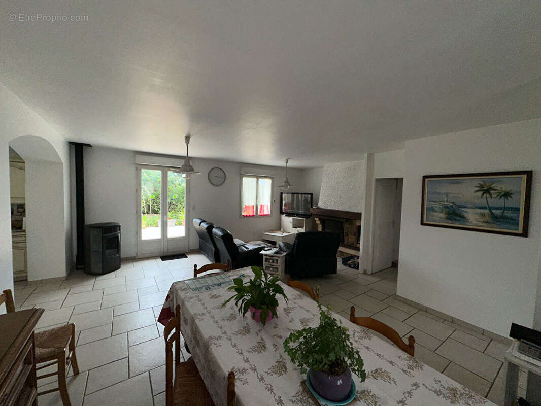 Maison à BOURCEFRANC-LE-CHAPUS