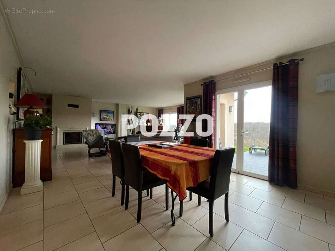 Maison à EQUEMAUVILLE