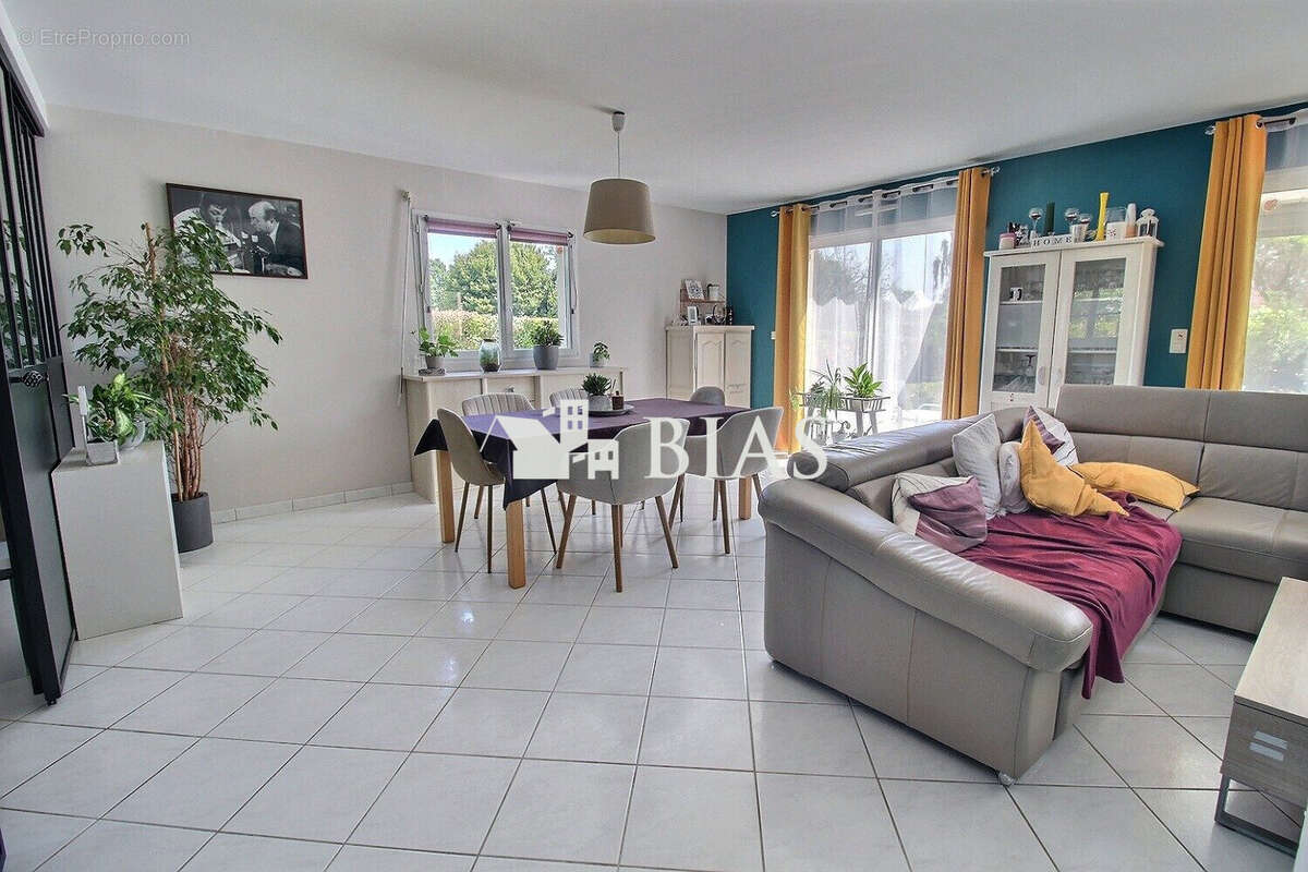 Maison à SAINT-OUEN-DE-THOUBERVILLE