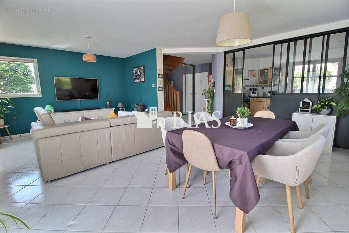 Maison à SAINT-OUEN-DE-THOUBERVILLE