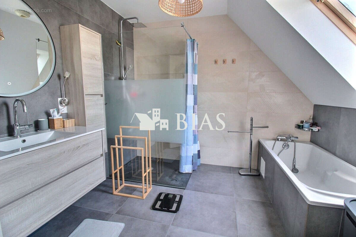 Maison à SAINT-OUEN-DE-THOUBERVILLE