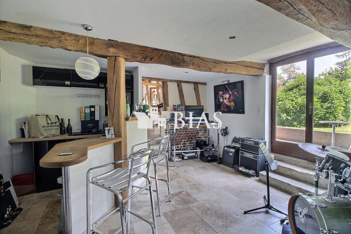 Maison à SAINT-PIERRE-DES-FLEURS