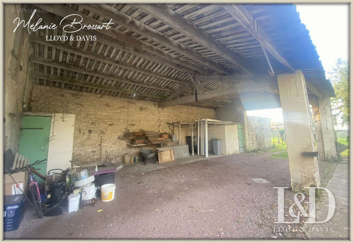 Grange - Maison à SAINT-OUEN-D&#039;AUNIS