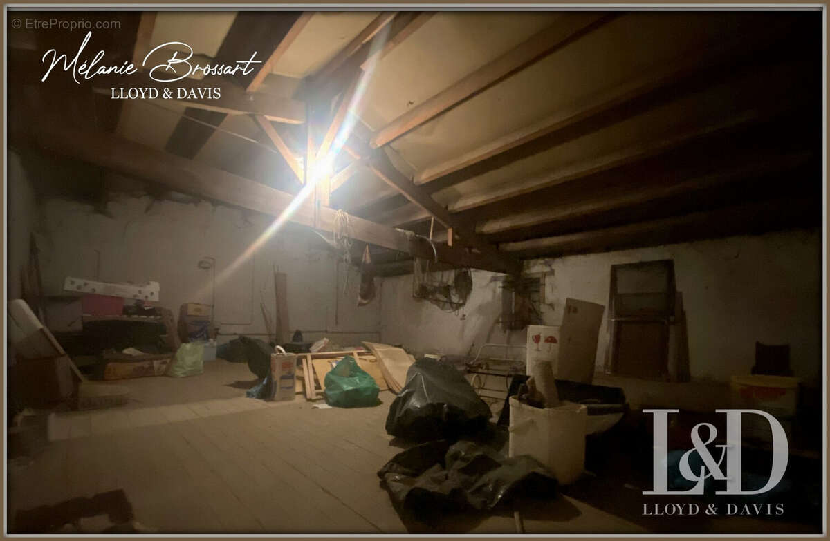 Grenier - Maison à SAINT-OUEN-D&#039;AUNIS