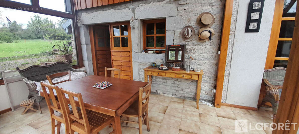 Maison à LEVIER