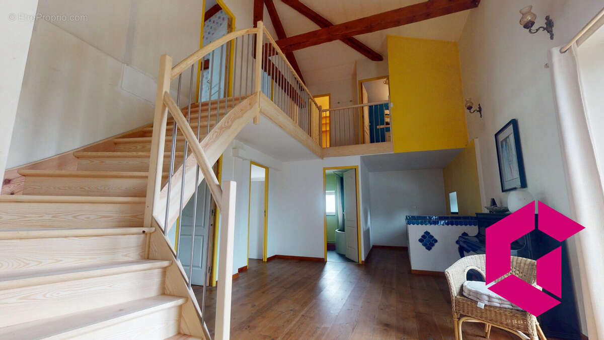 Maison à ROCHE-EN-REGNIER