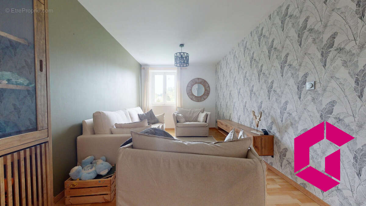 Maison à ROCHE-EN-REGNIER