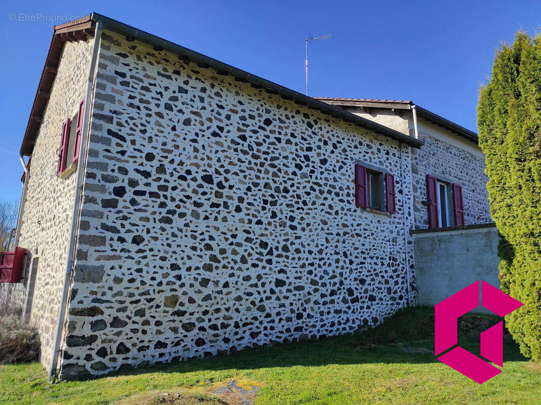 Maison à ROCHE-EN-REGNIER