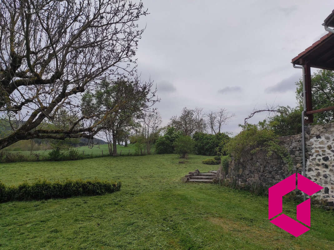 Maison à ROCHE-EN-REGNIER