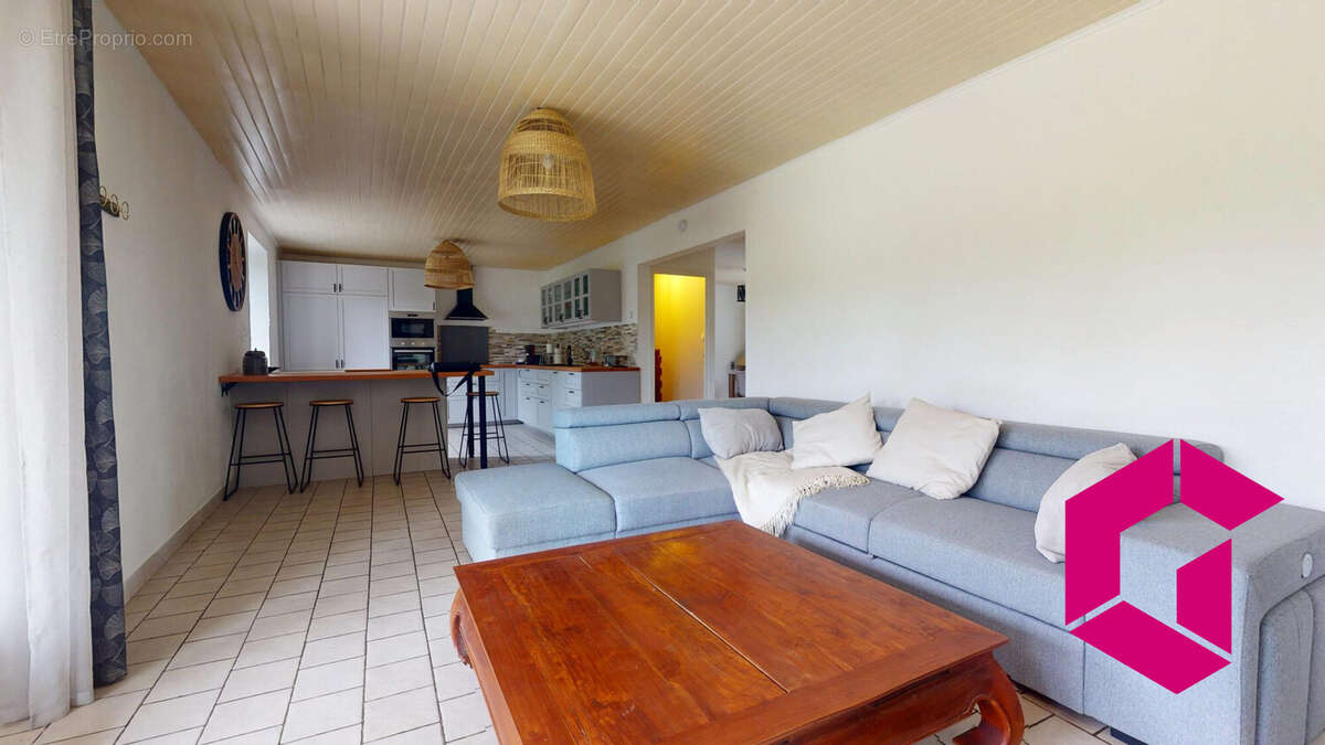 Maison à ROCHE-EN-REGNIER