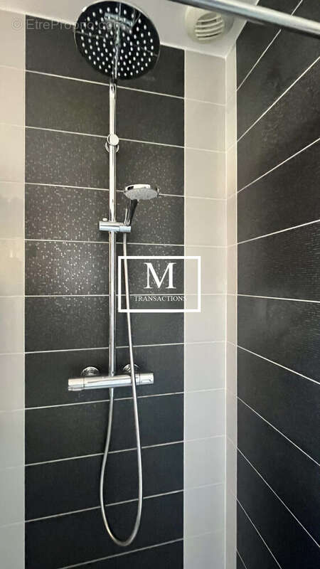 Douche - Maison à LAPEYROUSE-FOSSAT