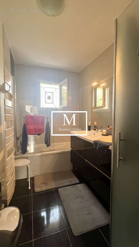 Salle de bain - Maison à LAPEYROUSE-FOSSAT