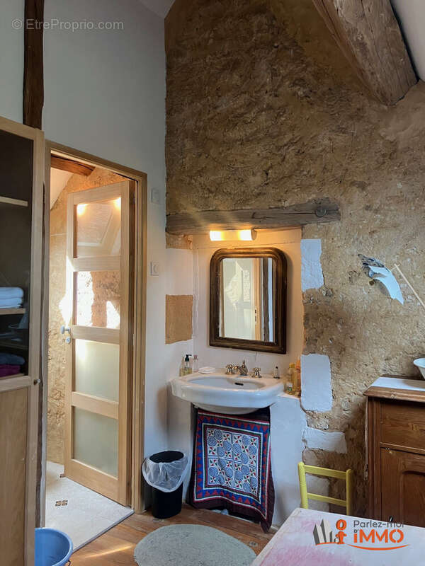 Maison à MOUTIERS-EN-PUISAYE