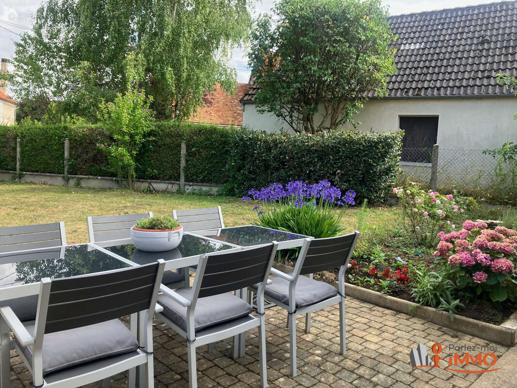 Maison à MOUTIERS-EN-PUISAYE