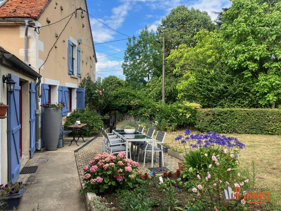 Maison à MOUTIERS-EN-PUISAYE