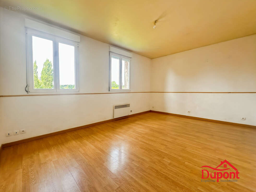 Appartement à ETEIGNIERES