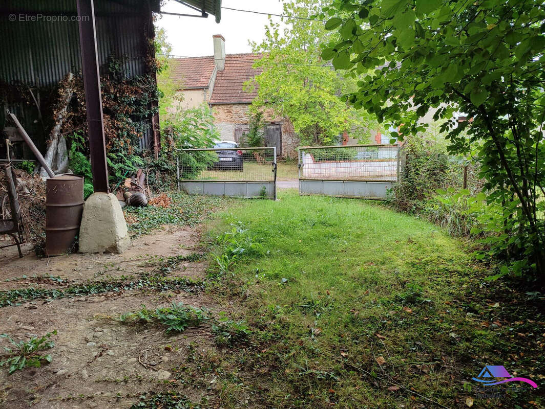 accès hangar - Maison à PERASSAY