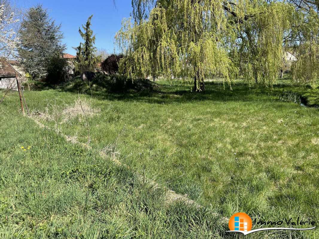 Terrain à EVAUX-ET-MENIL