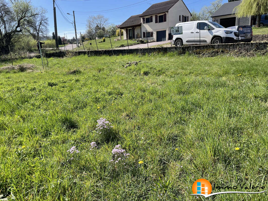 Terrain à EVAUX-ET-MENIL