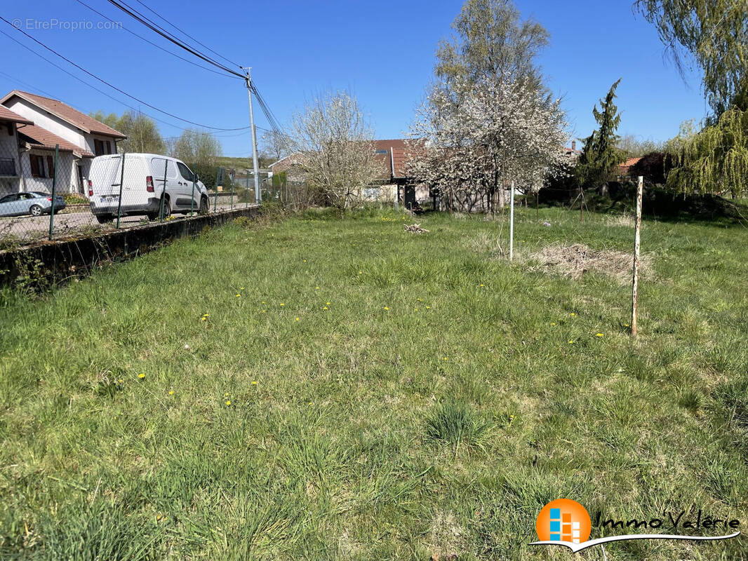 Terrain à EVAUX-ET-MENIL
