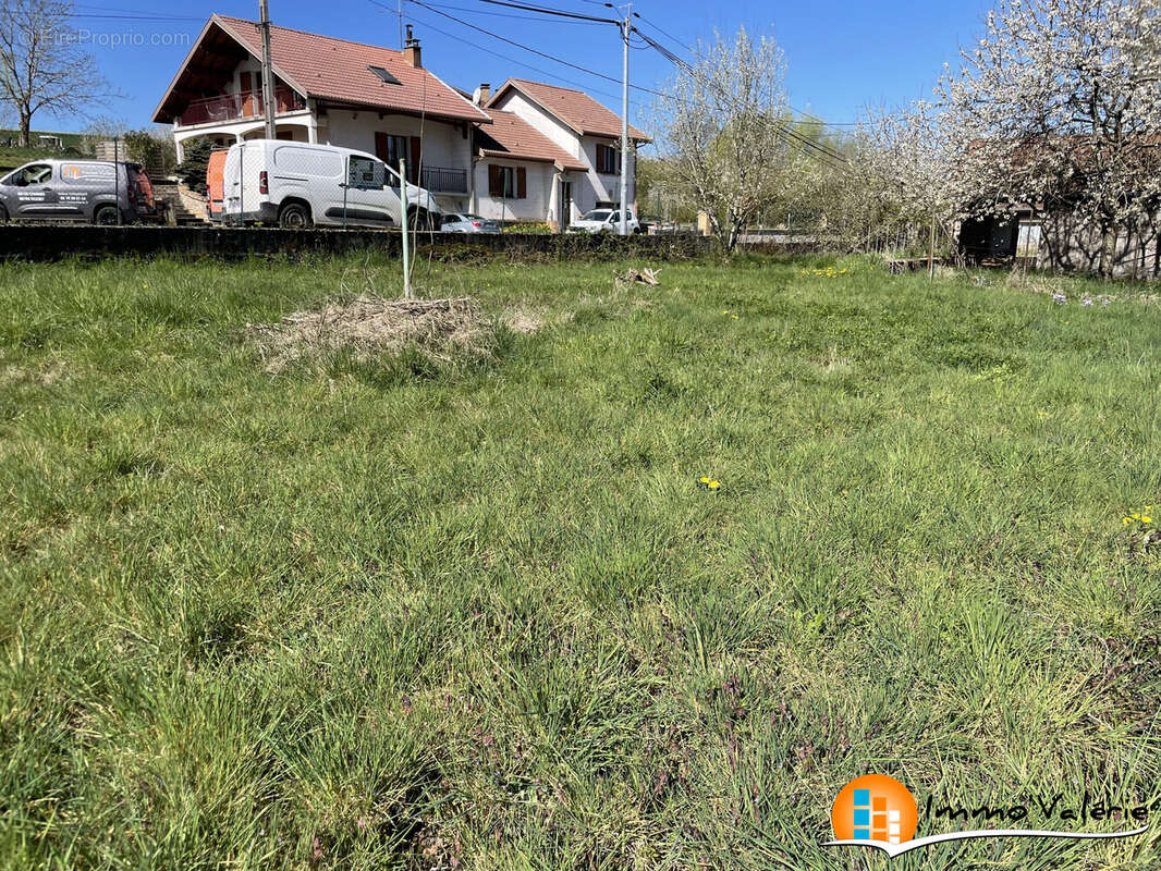 Terrain à EVAUX-ET-MENIL