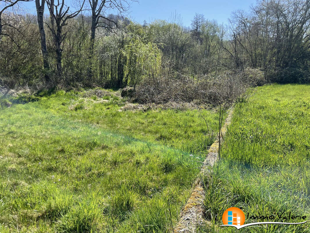 Terrain à EVAUX-ET-MENIL