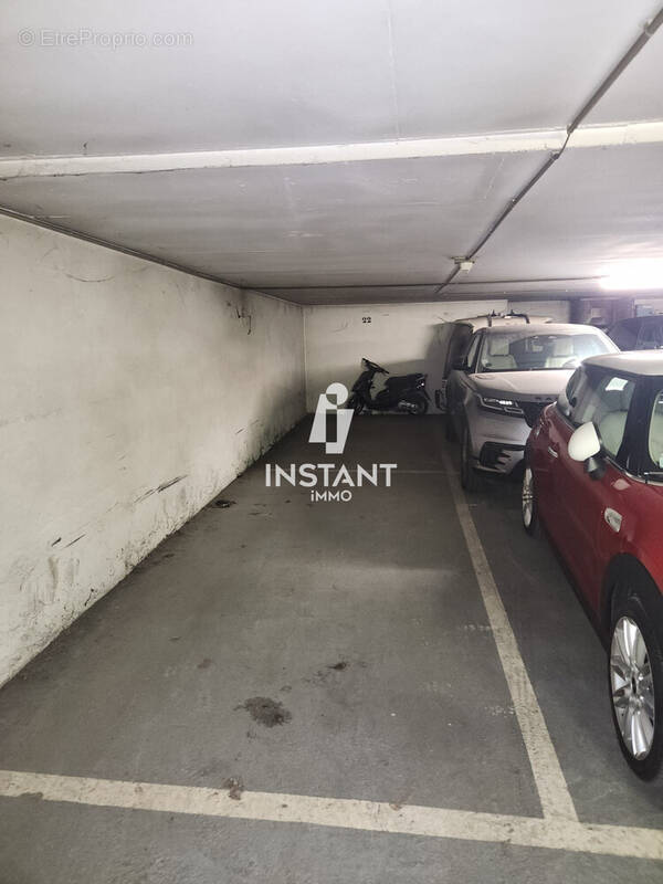 Parking à PARIS-3E