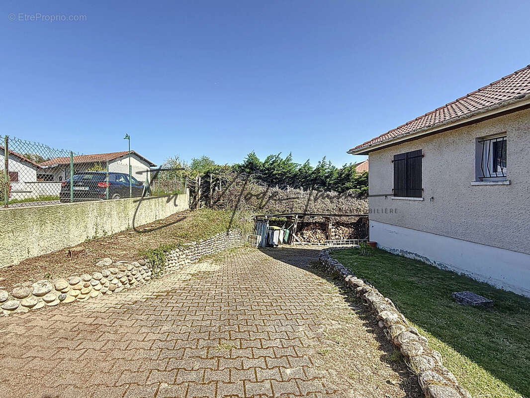 Maison à SAINT-BLAISE-DU-BUIS