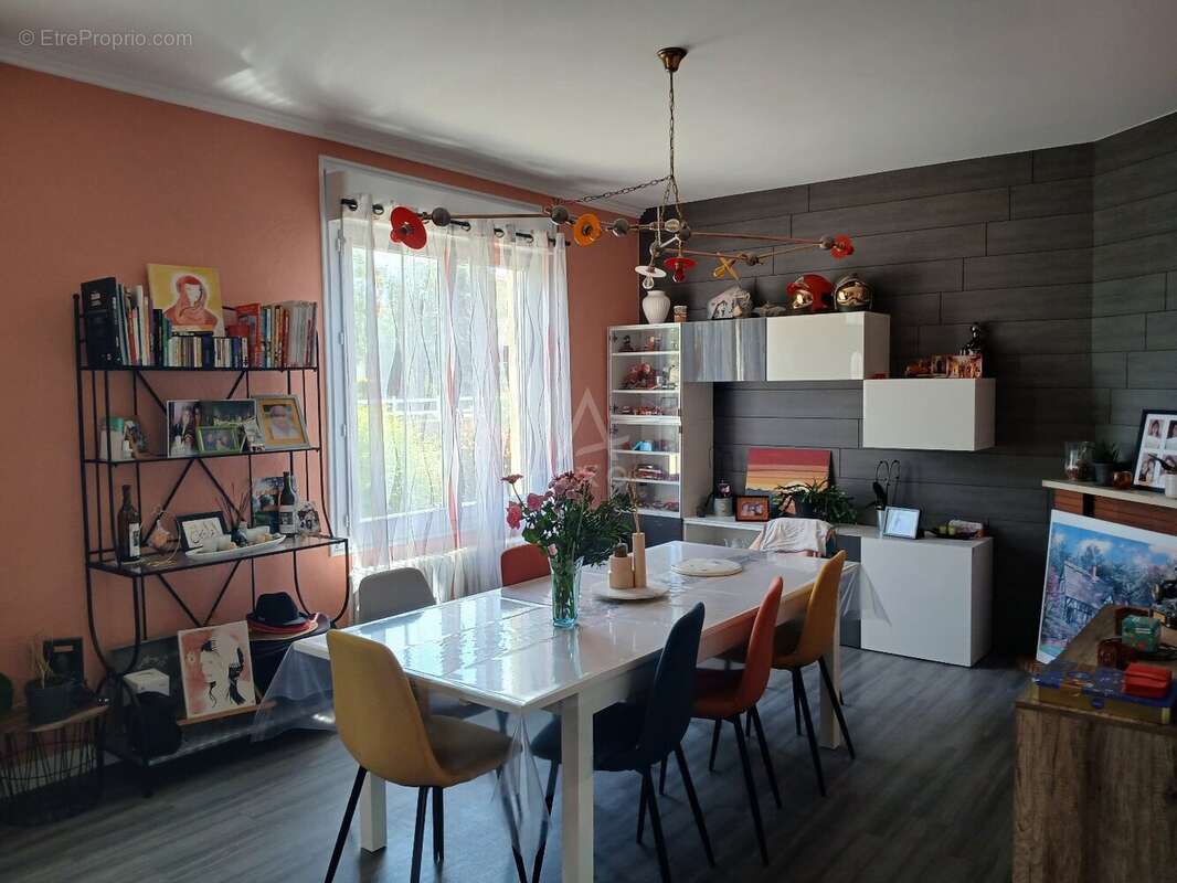 Maison à LES LANDES-GENUSSON