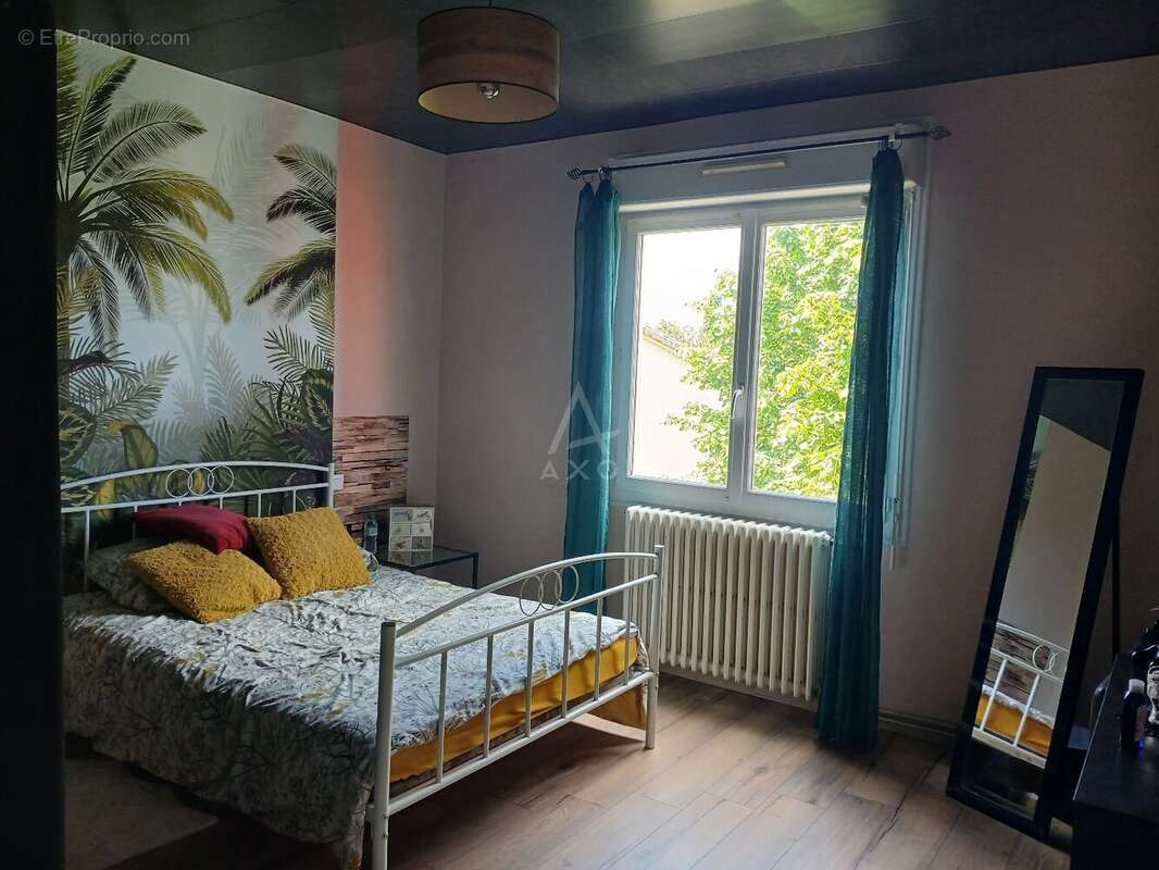 Maison à LES LANDES-GENUSSON