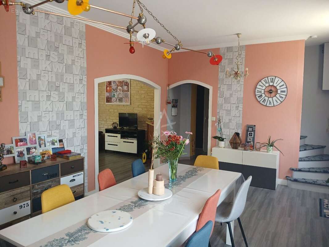 Maison à LES LANDES-GENUSSON