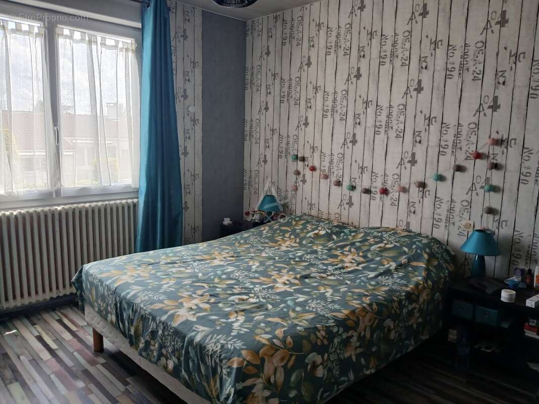 Maison à LES LANDES-GENUSSON