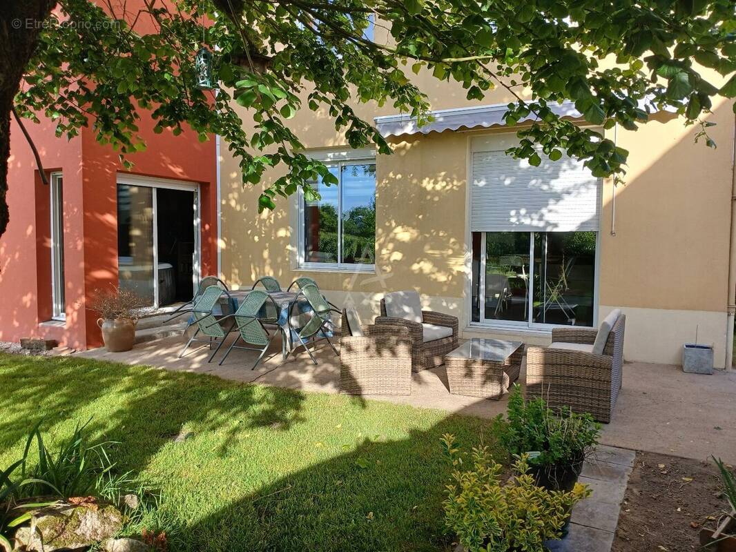 Maison à LES LANDES-GENUSSON