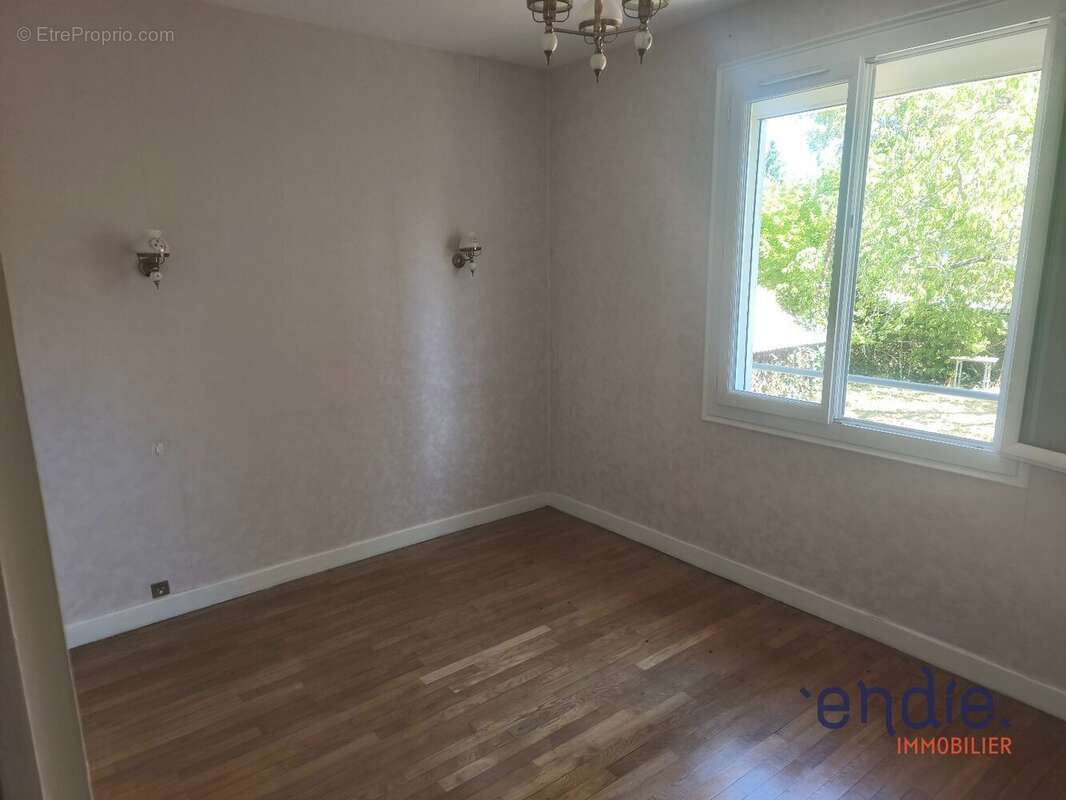 Maison à COSNE-D&#039;ALLIER