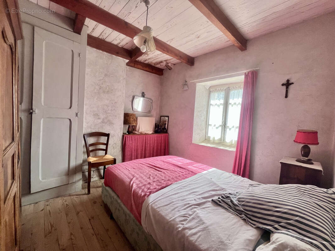 Maison à LE CRESTET