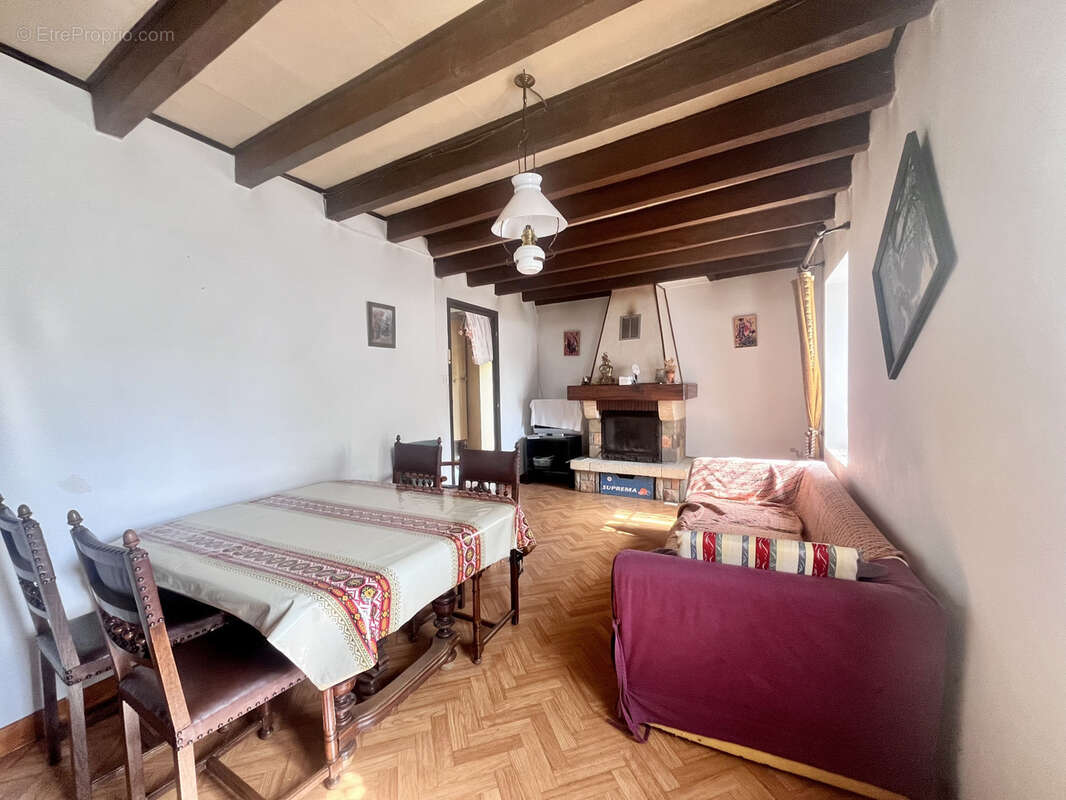 Maison à LE CRESTET