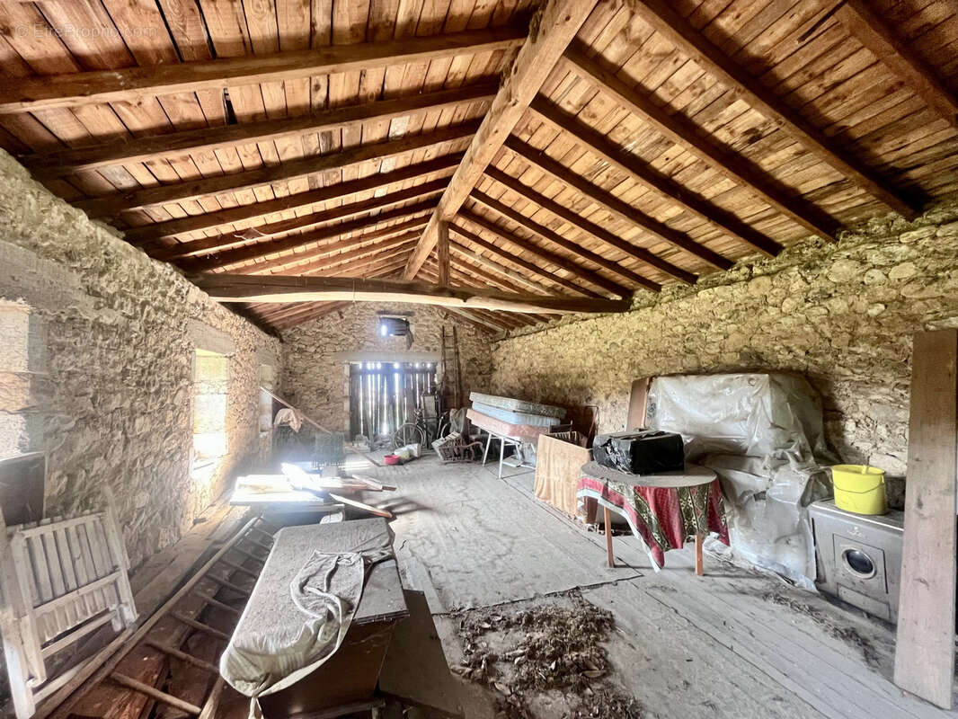 Maison à LE CRESTET