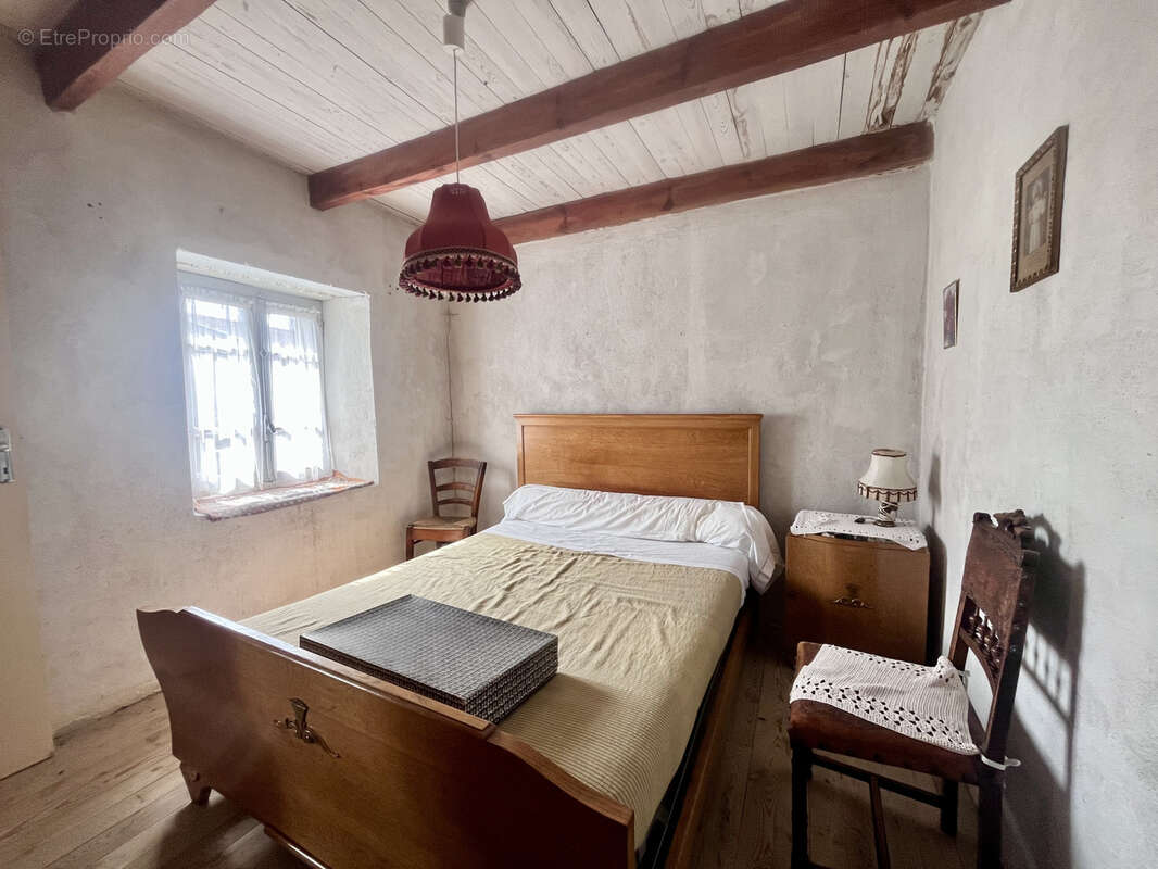 Maison à LE CRESTET