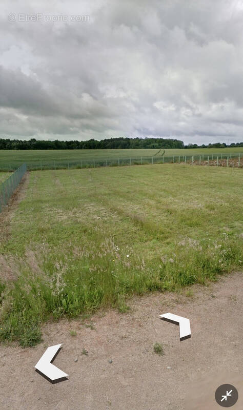 Terrain à SAINT-MAURICE-SAINT-GERMAIN