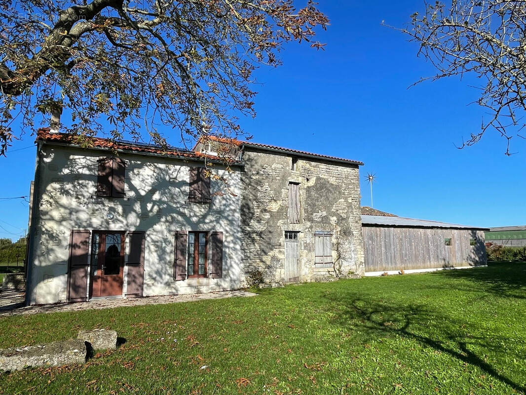 Maison à LA FOYE-MONJAULT