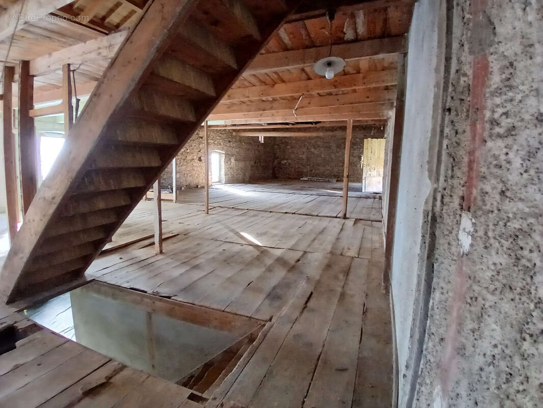 Maison à DORE-L&#039;EGLISE